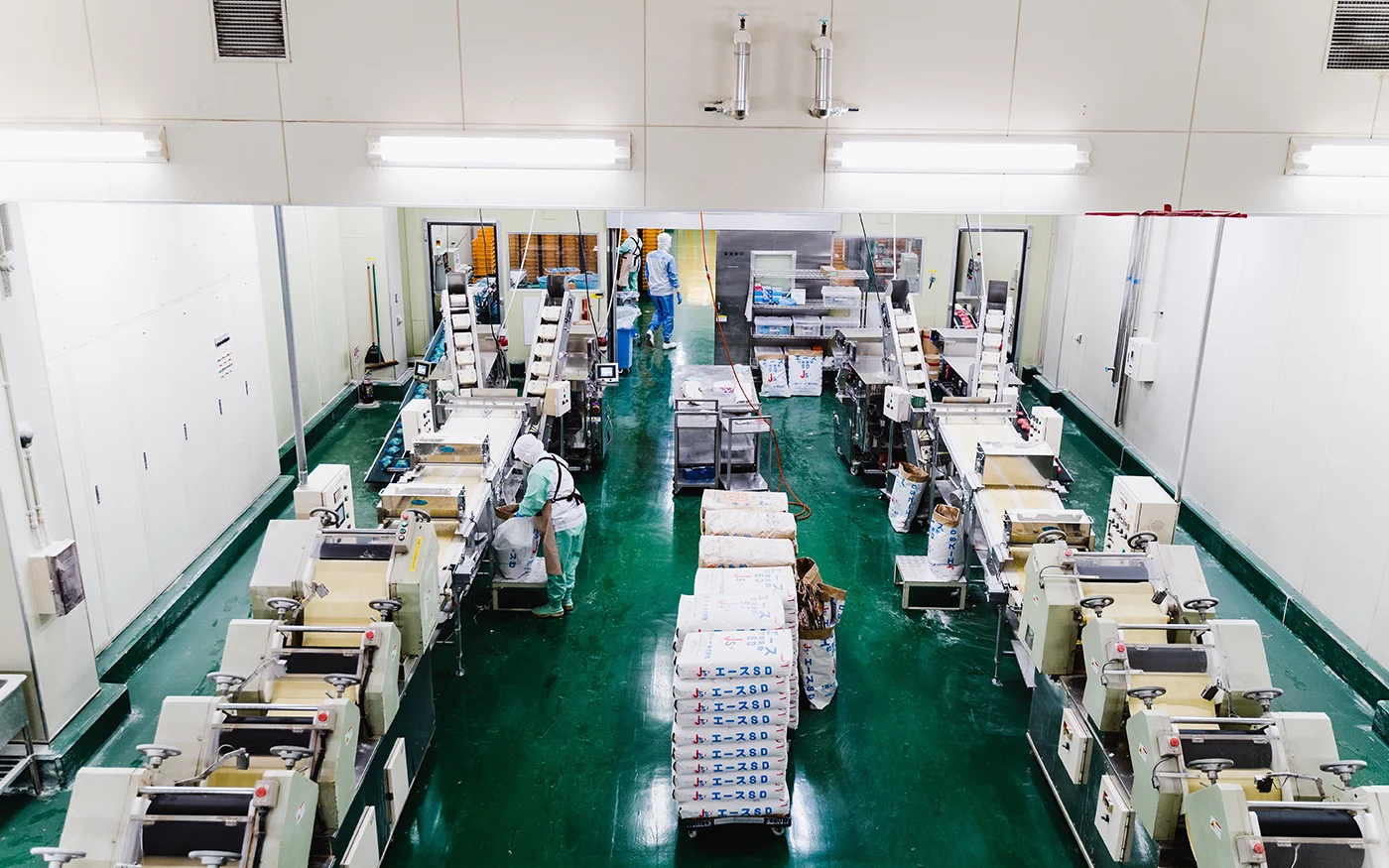 画像:行田工場内 麺ライン1