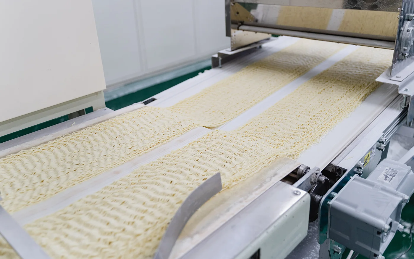 画像:行田工場内 麺ライン2