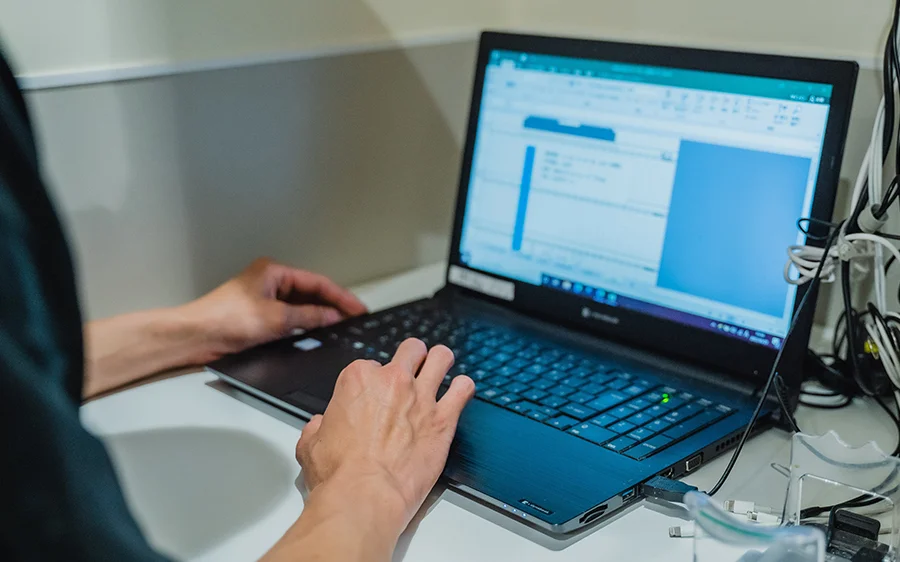 画像：在庫管理の様子